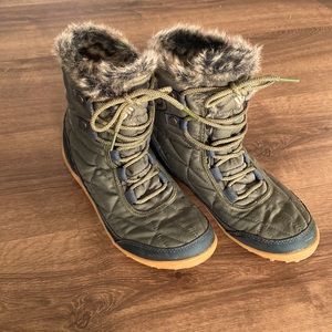 Waterproof Columbia winter boots. Great condition. Size 8.5 W.